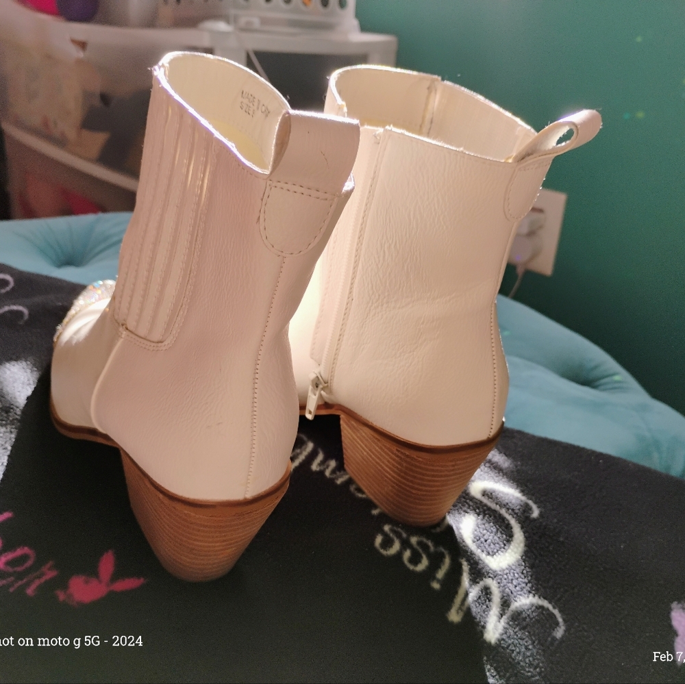 Booties - Picture 3 of 6